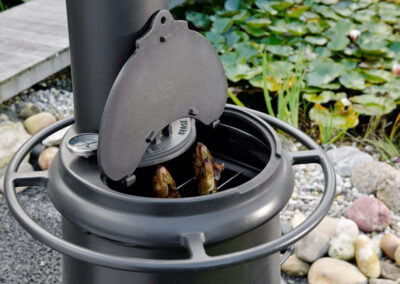 Foto: Troll mit Räucherset | Gartengrill aus Guss
