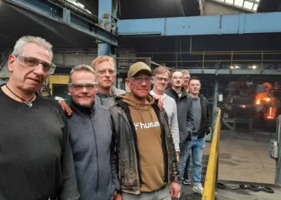 AKM Masche Team bei einer LEDA Fachschulung in Leer mit Einblick in die Fertigung und Produktion von Ofentechnik.