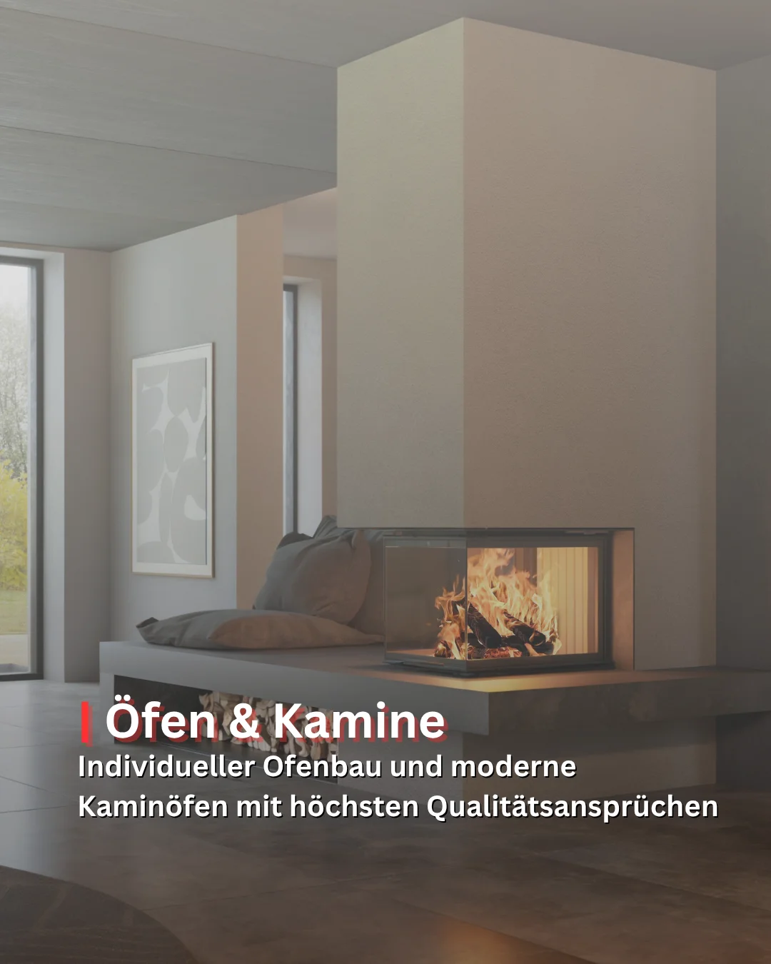 Moderner Kamin mit heller Verkleidung mit sichtbarem Feuer hinter der großen Eckscheibe.