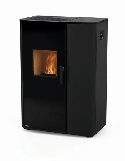 RIKA PARO Kombiofen mit schwarzem Stahlmantel, Sichtfenster und sichtbarem Feuer hinter der Scheibe.